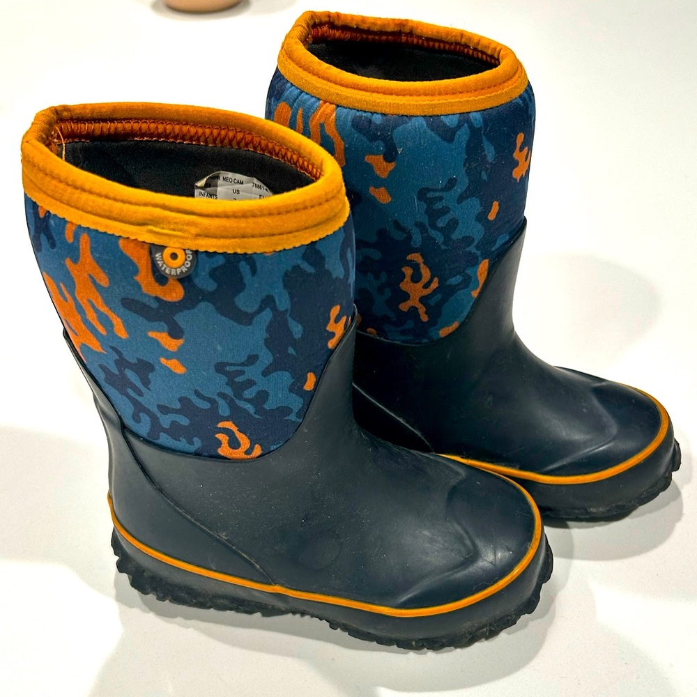 Bogs toddler boots size 7